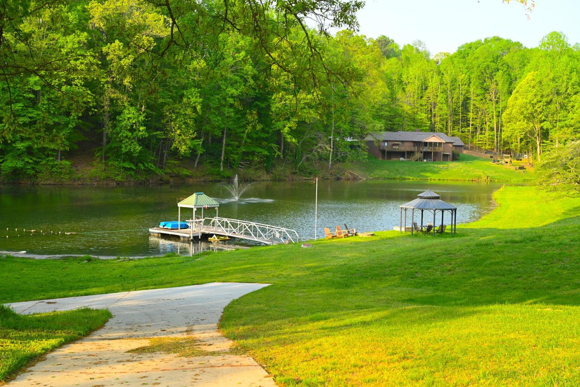 Southern Home And Fishing Lake. ゲインズビル エクステリア 写真